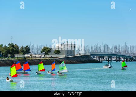 FRANCE, LA ROCHELLE - 21 SEPTEMBRE : formation à la voile de jeunes enfants à la Rochelle, France, le 21 septembre 2015 Banque D'Images