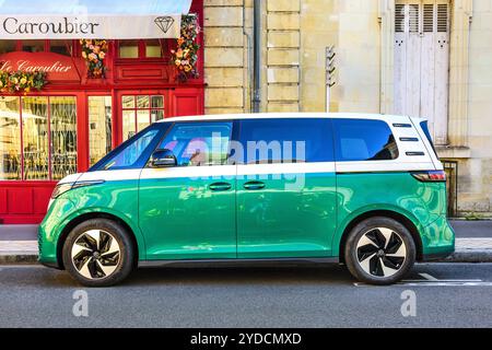 Volkswagen ID. Véhicule de bus électrique Buzz - Tours, Indre-et-Loire (37), France. Banque D'Images