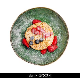 Savoureux porridge d'avoine avec des bleuets et des fraises Banque D'Images