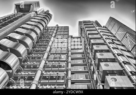 LONDRES - MAI 29 : The Lloyd's Building, alias The Inside-Out Building, un géant futuriste de l'acier à Londres le 29 mai 2015. Banque D'Images