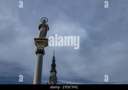 Monastère dédié à la Bienheureuse Vierge Marie à Częstochowa, image de notre-Dame de Czestochowa en automne Banque D'Images