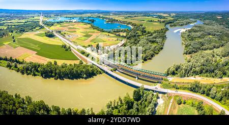 Rivière Drava et lac Soderica dans la région de Podravina vue panoramique aérienne Banque D'Images