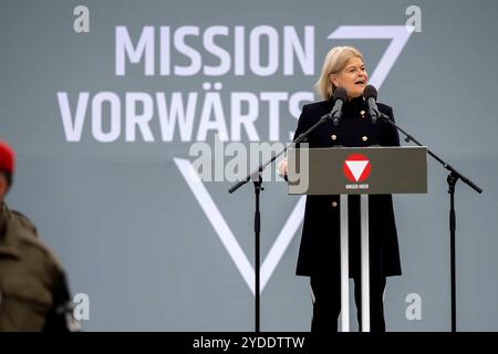 Vienne, Vienne, AUTRICHE. 26 octobre 2024. KLAUDIA TANNER, ministre autrichien de la Défense, s'exprimant lors des célébrations à l'occasion de la Journée de l'indépendance de l'Autriche à la Heldenplatz de Vienne, exposition des forces armées autrichiennes, (image crédit : © Andreas Stroh/ZUMA Press Wire) USAGE ÉDITORIAL SEULEMENT! Non destiné à UN USAGE commercial ! Crédit : ZUMA Press, Inc/Alamy Live News Banque D'Images