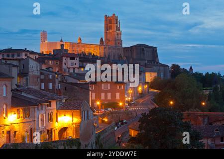 Vue de l'Albi, France dans la nuit. Plan horizontal Banque D'Images