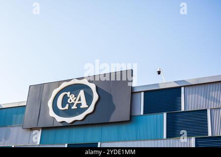 SAGUNTO, ESPAGNE - FÉVRIER 08, 2019 : C&A magasin de la chaîne internationale de magasins de vêtements de détail de mode de masse logo de la marque dans son bâtiment situé à Sagu Banque D'Images