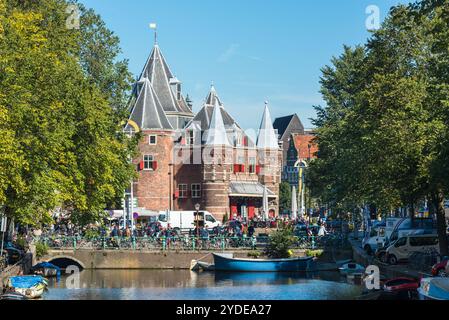 Vue de la maison de pesage Waag à Amsterdam Banque D'Images