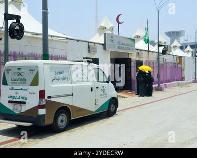 Mina, la Mecque, Arabie Saoudite, 19 juin 2024 : une ambulance pour les appels d'urgence du ministère de la santé de l'Arabie Saoudite dans la région de Mina pendant le pèlerinage s. Banque D'Images