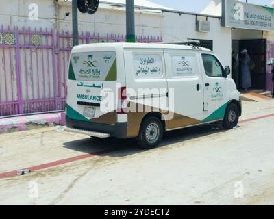 Mina, la Mecque, Arabie Saoudite, 19 juin 2024 : une ambulance pour les appels d'urgence du ministère de la santé de l'Arabie Saoudite dans la région de Mina pendant le pèlerinage s. Banque D'Images