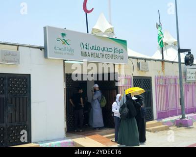 Mina, la Mecque, Arabie Saoudite, 19 juin 2024 : Centre médical de Mina du ministère de la santé de l'Arabie Saoudite dans la région de Mina pendant la saison de pèlerinage, avec un Banque D'Images