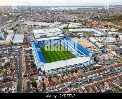 Vue aérienne du sol au-dessus et autour de Fratton Park, Portsmouth, Royaume-Uni, le 25 octobre 2024 crédit : Every second Media/Alamy Live News Banque D'Images