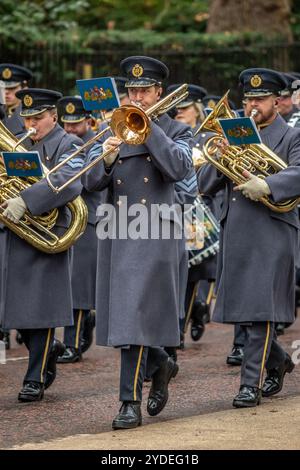 Central Band of the Royal Air Force Bass trombone, Birdcage Walk, Londres, Royaume-Uni Banque D'Images