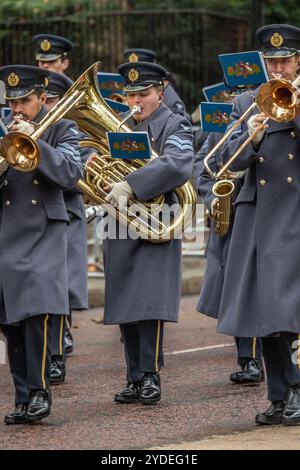 Central Band of the Royal Air Force tuba, Birdcage Walk, Londres, Royaume-Uni Banque D'Images