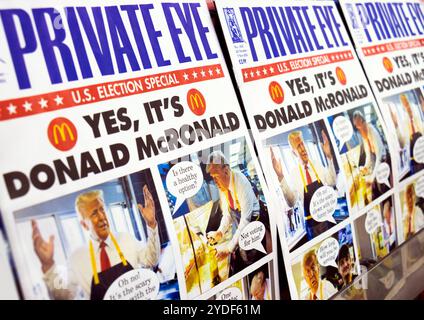 Private Eye US Election Special sort dans les kiosques à journaux. Le journal, un magazine d'actualité britannique, présente le candidat et ex-président Donald Trump. Banque D'Images