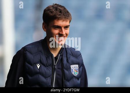 West Bromwich, Royaume-Uni. 26 octobre 2024. Tom Fellows de West Bromwich Albion arrive avant le match du Sky Bet Championship West Bromwich Albion vs Cardiff City aux Hawthorns, West Bromwich, Royaume-Uni, le 26 octobre 2024 (photo par Gareth Evans/News images) à West Bromwich, Royaume-Uni le 26/10/2024. (Photo de Gareth Evans/News images/SIPA USA) crédit : SIPA USA/Alamy Live News Banque D'Images