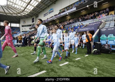 Les mascottes de Coventry City sortent avant le match du Sky Bet Championship à la Coventry Building Society Arena. Date de la photo : samedi 26 octobre 2024. Banque D'Images