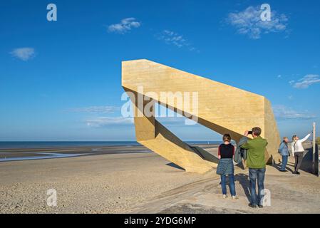 Westerpunt, sculpture en béton sur la plage le long de la côte de la mer du Nord à la station balnéaire de panne, Flandre occidentale, Belgique Banque D'Images