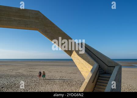 Westerpunt, sculpture en béton sur la plage le long de la côte de la mer du Nord à la station balnéaire de panne, Flandre occidentale, Belgique Banque D'Images