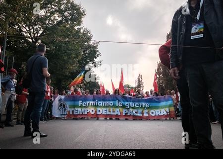 Rome, mobilisation nationale arrêtons les guerres, le temps de la paix est maintenant. L'initiative est promue par les réseaux Europe pour la paix et Italie pour la paix et le désarmement, ainsi que d'autres organisations, pour réitérer les propositions de cessez-le-feu à Gaza, au moyen-Orient, en Ukraine et dans tous les conflits armés dans le monde, le 26 octobre 2024 à Rome (Italie). Droit d'auteur : xAndreaxCalandrax Banque D'Images