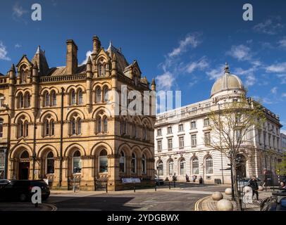 Royaume-Uni, Angleterre, Yorkshire, Halifax, Town Centre, commercial Street, bâtiments bancaires historiques Banque D'Images