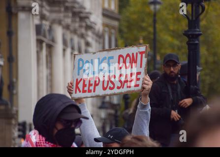 Londres, Royaume-Uni. 26 octobre 2024. United Families and Friends Campaign organise une manifestation à Westminster contre les décès en garde à vue. Crédit : Vuk Valcic/Alamy Live News Banque D'Images