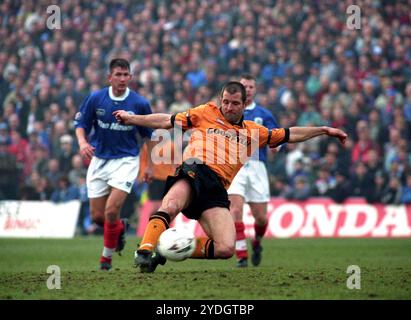 Le footballeur des loups Steve Bull. Portsmouth contre Wolverhampton Wanderers à Fratton Park 16/3/96 0-2 Banque D'Images