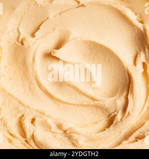 Texture de crème glacée tropicale fruit de la passion comme fond. Glace de dessert sain Frosen d'été gros plan, fond carré. Banque D'Images