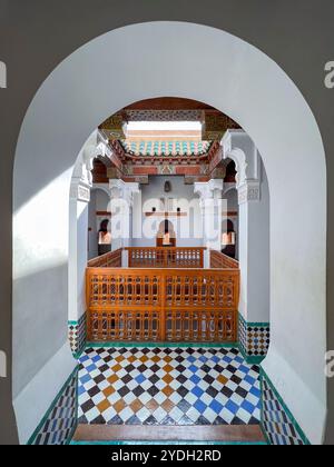 Cour intérieure du dortoir Ben Youssef Madrasa, Marrakech Banque D'Images