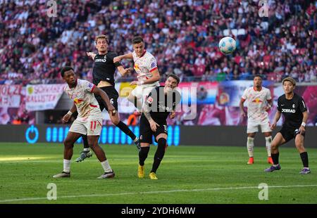 Leipzig, Allemagne. 26 octobre 2024. Christoph Baumgartner de Leipzig dirige pendant le 1. Bundesliga match 8 entre RB Leipzig - Freiburg au Red Bull Arena, Leipzig, Allemagne. Crédit : Ulrik Pedersen/Alamy Banque D'Images