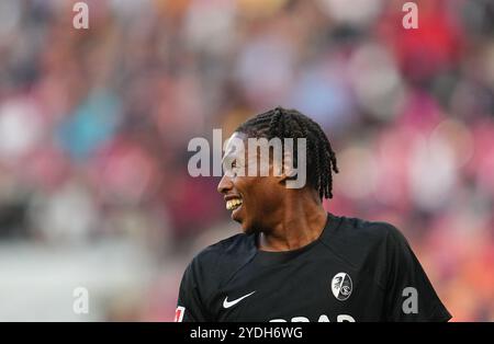 Leipzig, Allemagne. 26 octobre 2024. Junior Adamu de SC Freiburg gestes pendant le 1. Bundesliga match 8 entre RB Leipzig - Freiburg au Red Bull Arena, Leipzig, Allemagne. Crédit : Ulrik Pedersen/Alamy Banque D'Images