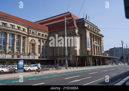 Leipzig, Allemagne - 2 septembre 2024 - la gare centrale. Salle de train avec magasins sur deux étages. Banque D'Images