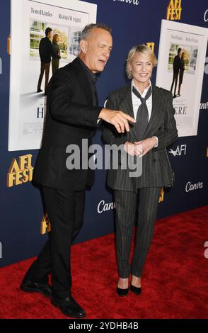 HOLLYWOOD, CALIFORNIE - OCTOBRE 25 : (de gauche à droite) Tom Hanks et Robin Wright assistent à la première mondiale de 'Here' lors du Festival AFI 2024 au TCL Chinese Theatre le 25 octobre 2024 à Hollywood, Californie. Crédit : Jeffrey Mayer/JTMPhotos, International/MediaPunch Banque D'Images