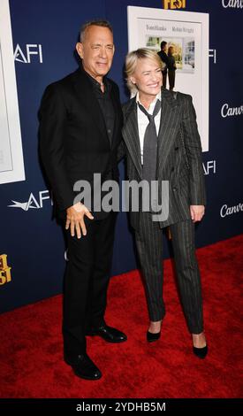 HOLLYWOOD, CALIFORNIE - OCTOBRE 25 : (de gauche à droite) Tom Hanks et Robin Wright assistent à la première mondiale de 'Here' lors du Festival AFI 2024 au TCL Chinese Theatre le 25 octobre 2024 à Hollywood, Californie. Crédit : Jeffrey Mayer/JTMPhotos, International/MediaPunch Banque D'Images