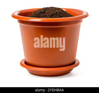 pot de fleurs avec terre isolé sur fond blanc avec chemin de découpage Banque D'Images