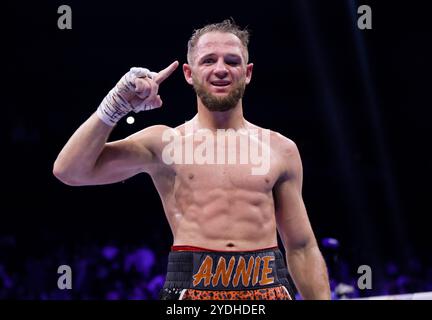 James Flint célèbre la victoire d'un combat ultra-léger à l'arène Co-op Live de Manchester. Date de la photo : samedi 26 octobre 2024. Banque D'Images