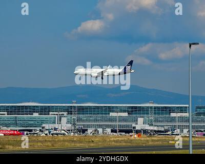 Francfort, Hessen, Allemagne - 13 août 2024 : Airbus A320-214 d-AIZS FRA Lufthansa aéroport de Francfort Banque D'Images