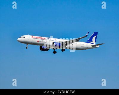 Francfort, Hesse, Allemagne - 13 août 2024 : AJet AnadoluJet Airbus A321-271NX TC-LUM FRA Aéroport de Francfort Banque D'Images