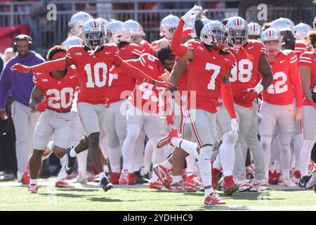 Columbus, États-Unis. 26 octobre 2024. Ohio State Buckeyes Jordan Hancock (7) célèbre une interception contre les Cornhuskers du Nebraska au quatrième quart-temps à Columbus, Ohio, le samedi 26 octobre 2024. Photo de Aaron Josefczyk/UPI crédit : UPI/Alamy Live News Banque D'Images