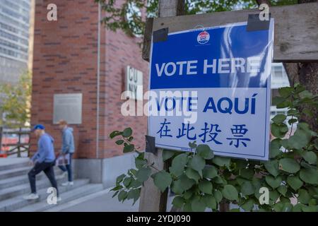 NEW YORK, N.Y. – 26 octobre 2024 : un panneau identifie un lieu de vote anticipé à Manhattan pour les élections générales de 2024 dans l'État de New York. Banque D'Images