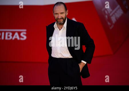 Rome, Italie. 26 octobre 2024. Ralph Fiennes assiste au tapis rouge 'Conclave' lors du 19ème Festival du film de Rome à l'Auditorium Parco della Musica à Rome (Italie), le 26 octobre 2024. Crédit : Insidefoto di andrea staccioli/Alamy Live News Banque D'Images