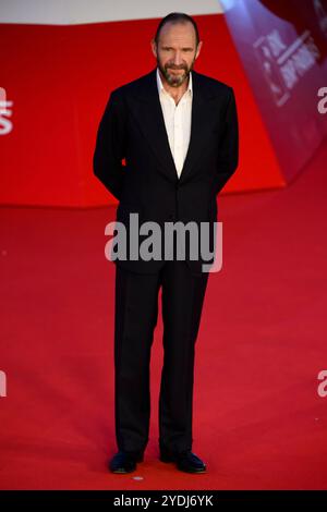 Rome, Italie. 26 octobre 2024. Ralph Fiennes assiste au tapis rouge 'Conclave' lors du 19ème Festival du film de Rome à l'Auditorium Parco della Musica à Rome (Italie), le 26 octobre 2024. Crédit : Insidefoto di andrea staccioli/Alamy Live News Banque D'Images