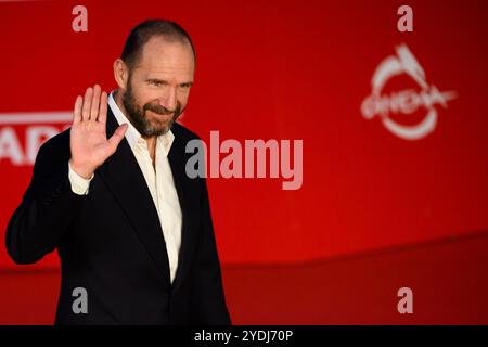 Rome, Italie. 26 octobre 2024. Ralph Fiennes assiste au tapis rouge 'Conclave' lors du 19ème Festival du film de Rome à l'Auditorium Parco della Musica à Rome (Italie), le 26 octobre 2024. Crédit : Insidefoto di andrea staccioli/Alamy Live News Banque D'Images