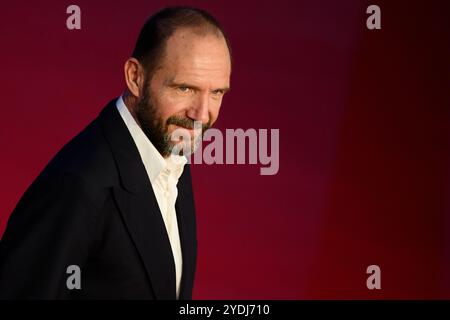 Rome, Italie. 26 octobre 2024. Ralph Fiennes assiste au tapis rouge 'Conclave' lors du 19ème Festival du film de Rome à l'Auditorium Parco della Musica à Rome (Italie), le 26 octobre 2024. Crédit : Insidefoto di andrea staccioli/Alamy Live News Banque D'Images
