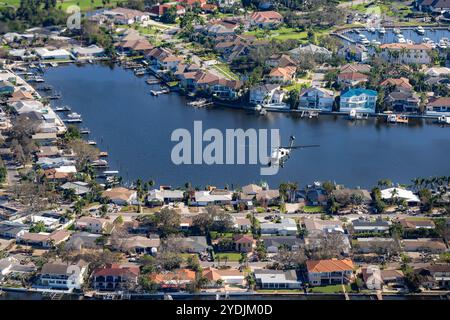 Le président Joe Biden se rend de Washington D.C. à Pete Beach, en Floride, pour étudier les dommages causés par les ouragans Helene et Milton avec les élus locaux et les représentants de la FEMA, le dimanche 13 octobre 2024. (Photo officielle de la Maison Blanche par Adam Schultz) Banque D'Images