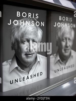 Boris Johnson Unleashed - le livre relié le plus vendu par l'ancien premier ministre britannique, ministre des Affaires étrangères, maire de Londres, auteur et journaliste. Banque D'Images