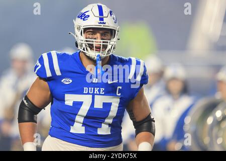 26 octobre 2024 : Justin Pickett (77), joueur de ligne offensif des Blue Devils, entre sur le peloton avant le match de football de la NCAA entre les Mustangs SMU et T. Banque D'Images