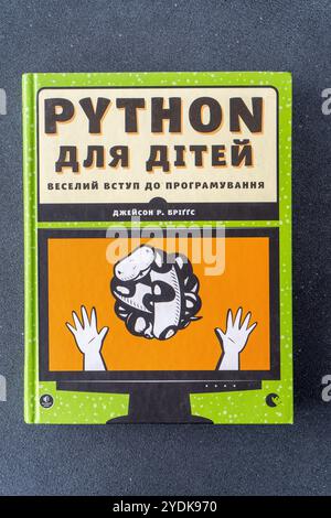 Livre le Python pour les enfants - Jason R. Briggs Introduction à la programmation, langue ukrainienne. Ukraine, Kiev - 16 mars 2024 Banque D'Images