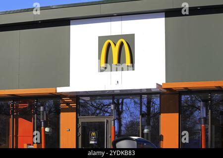 McDonald's fast food à Salo, Finlande. 12 mars 2023. McDonald's est la plus grande chaîne de restauration rapide au monde Banque D'Images