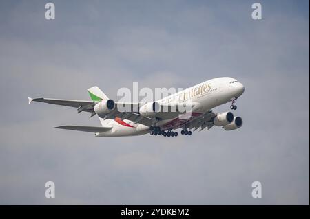 26.07.2023, Singapour, République de Singapour, Asie, Un avion de passagers de la compagnie aérienne Arab Airline Emirates Airline du type Airbus A380-800 avec le reg Banque D'Images