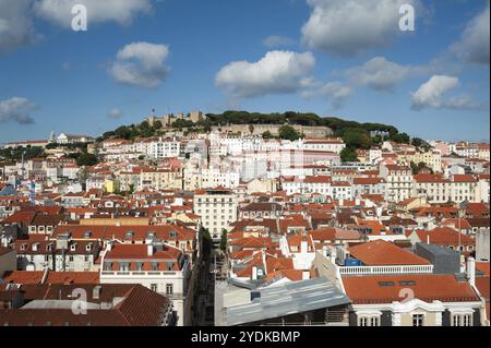 11.06.2018, Lisbonne, Portugal, Europe, vue du centre historique Baixa de la capitale portugaise avec le Castelo de Sao Jorge en arrière-plan, E Banque D'Images