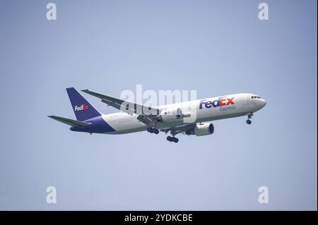 30.07.2023, Singapour, République de Singapour, Asie, Un Boeing 767-300F cargo de la compagnie aérienne américaine Federal Express (FedEx) immatriculé Banque D'Images